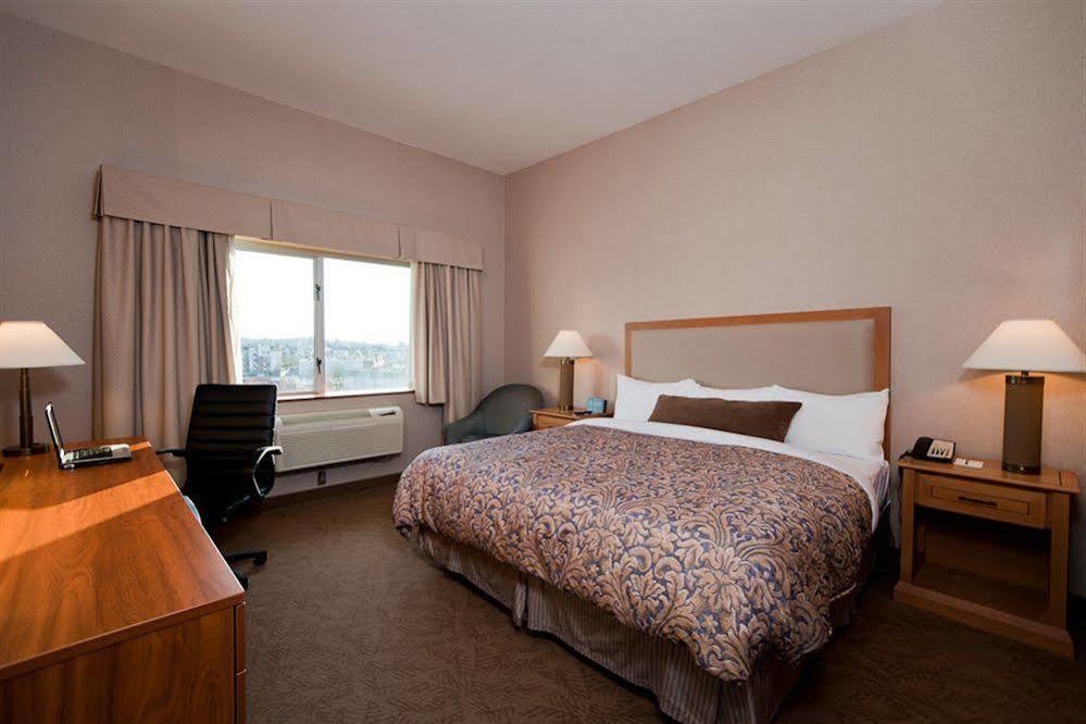 Coast Hotel & Convention Centre Langley Exterior photo